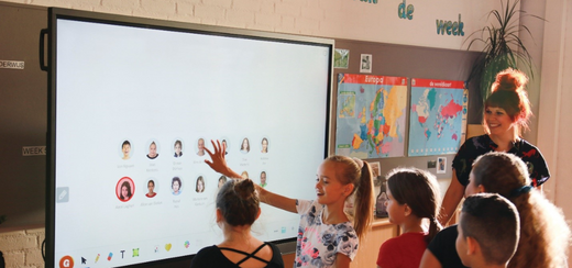 Clevertouch IMPACT LUX - Tehnologia care Transformă Educația