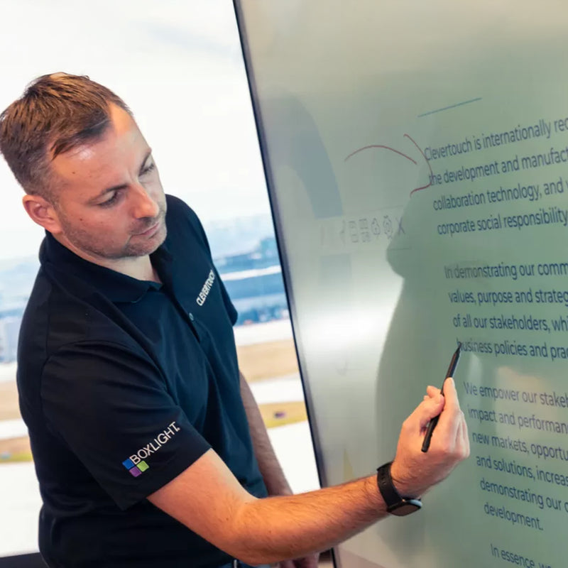 Display interactiv All-in-one Clevertouch UX Pro Edge, 75”, 4K, Android 13, 40 puncte touch, 60W, 48MP, microfoane, NFC, LYNX Whiteboard, certificare Google EDLA, tehnologie InGlass